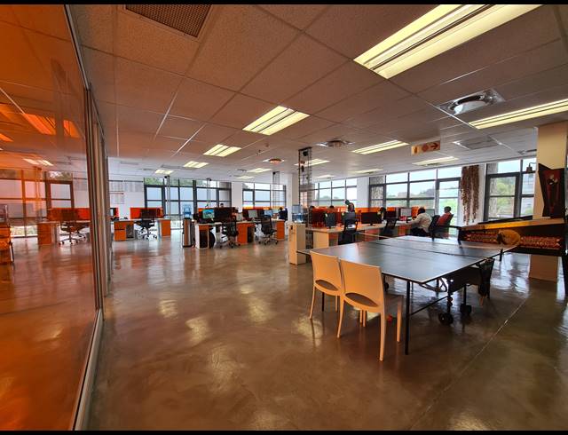296M² OFFICE TO LET IN BRYANSTON